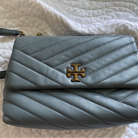 Tory Burch
Small Kira Chevron Convertible Leather Shoulder Bag - Picture 11 of 16